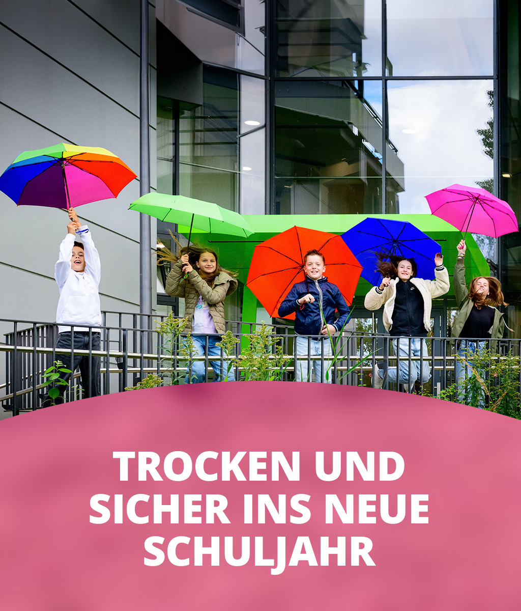 Kinder mit verschiedenen Farben des Kinderschirms 4Kids