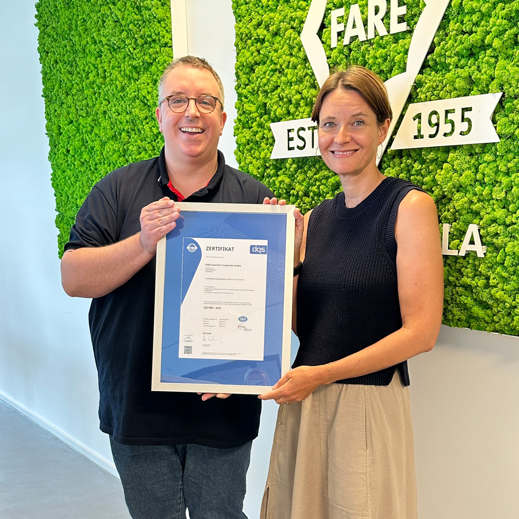 Presentation of ISO certification certificate S. Hahn and T. Rickert